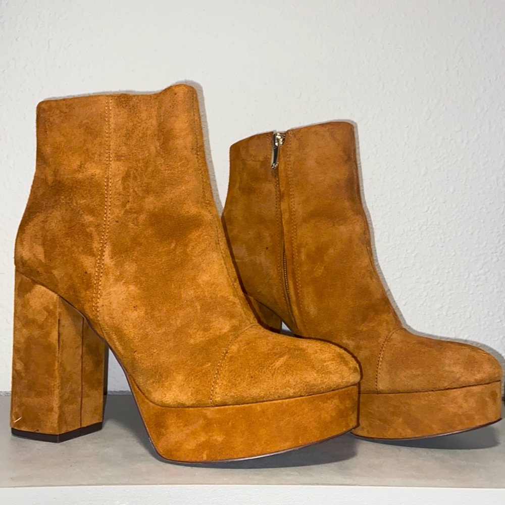 Platform brown boots